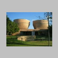 Synagoge auf Gelände der Universität Tel Aviv (1998), photo, campsmum (Patrick Jayne and Thomas).jpg